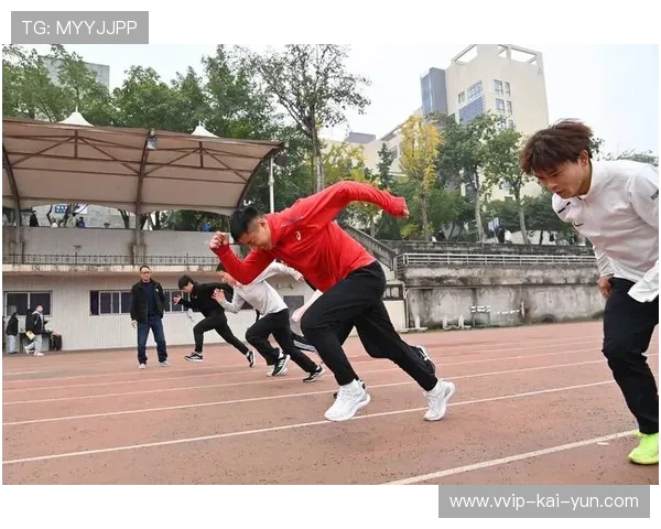 运动员花式庆祝跳翻被绊倒